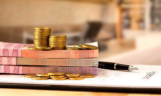 Customer discussing financial options at V Banking Services Pondicherry